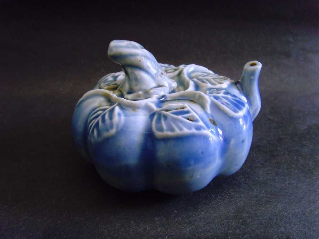 清蓝釉瓜形砚滴.jpg