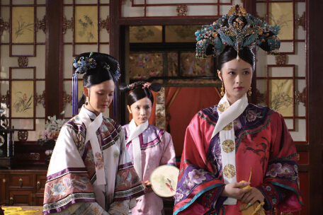 《甄嬛传》中嫔妃手戴指甲套.jpg