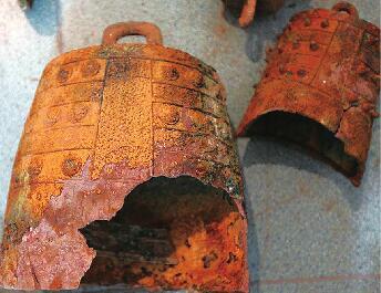 济南东周古墓出土的编钟.jpg 济南东周古墓出土的编钟.jpg