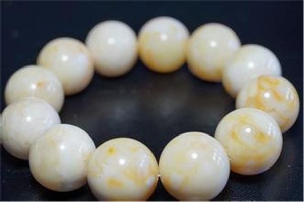 白蜜蜡1.jpg 白蜜蜡1.jpg