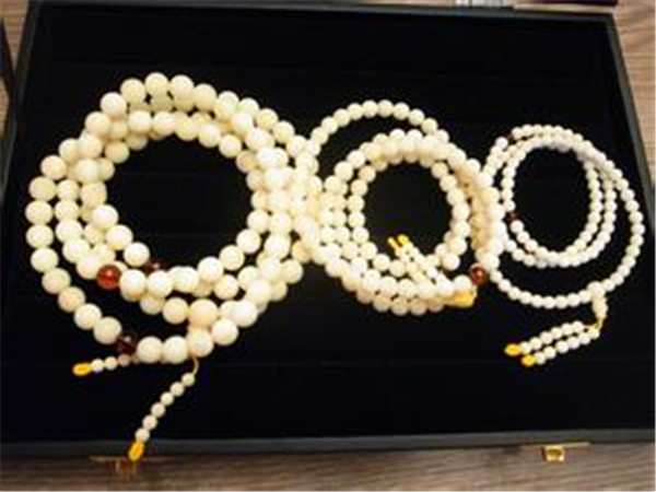 白蜜蜡2.jpg 白蜜蜡2.jpg