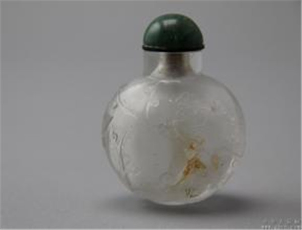 水晶鼻烟壶.jpg