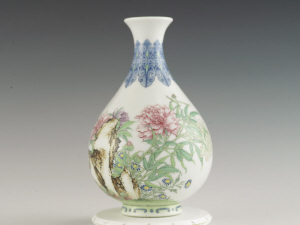 乾隆款珐琅彩芍药雉鸡图玉壶春瓶2.jpg