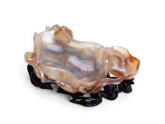 清乾隆 玛瑙雕荷叶形笔掭.jpg