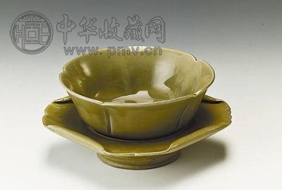 越窑青瓷荷叶带托茶盏.jpg