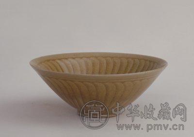 宋代 耀州窑青釉刻花菊瓣纹碗 北京故宫博物馆藏.jpg