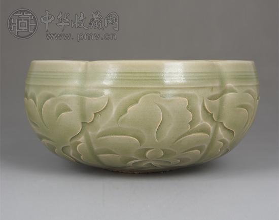 元代 耀州窑青釉刻花菊花纹钵 老窑瓷博物馆藏.jpg