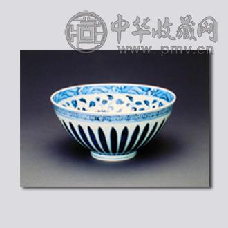 明朝 青花缠枝花卉菊瓣纹碗 首都博物馆藏.jpg