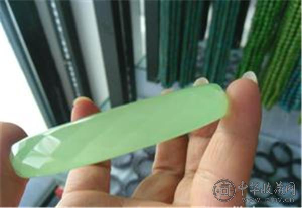“福源”冰冰翠手镯实为玻璃制品 (2).jpg “福源”冰冰翠手镯实为玻璃制品 (2).jpg