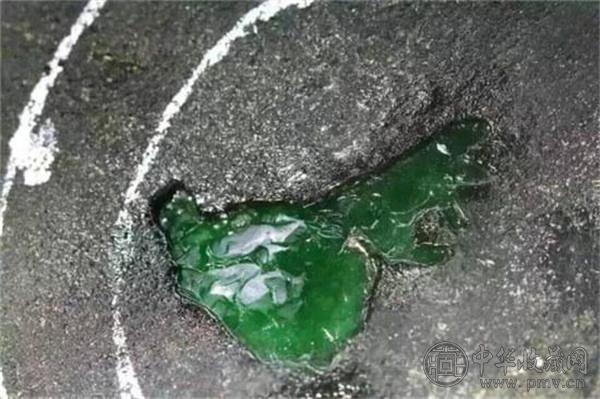 郑州赌石之父：赌石7年 经手玉石数十亿 (6).jpg