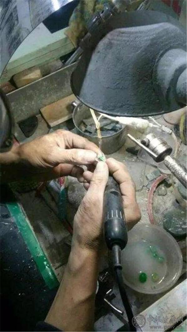 郑州赌石之父：赌石7年 经手玉石数十亿 (1).jpg