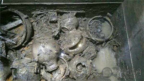 河南古墓发掘现场挖出牛肉汤 (3).jpg