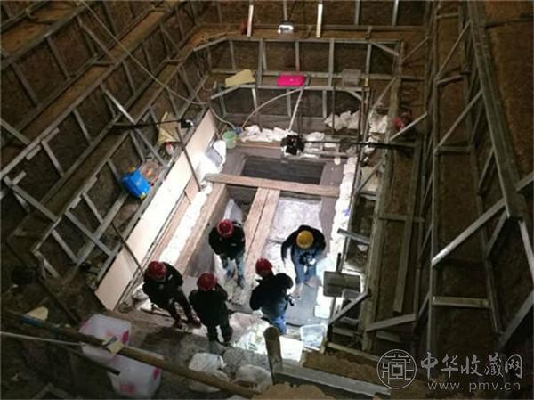 河南古墓发掘现场挖出牛肉汤 (2).jpg