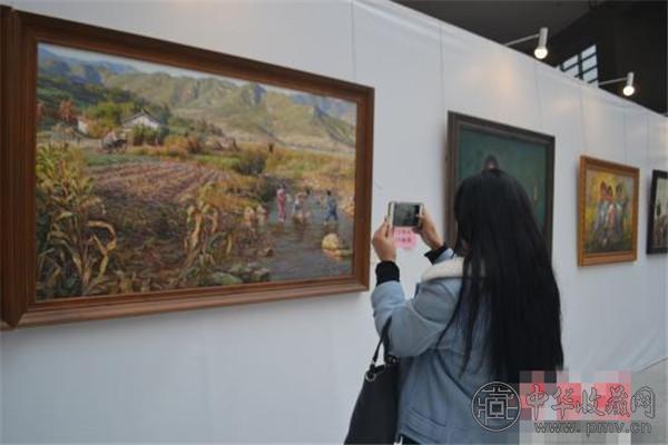400余幅当代朝鲜油画精品亮相江西.jpg 400余幅当代朝鲜油画精品亮相江西.jpg