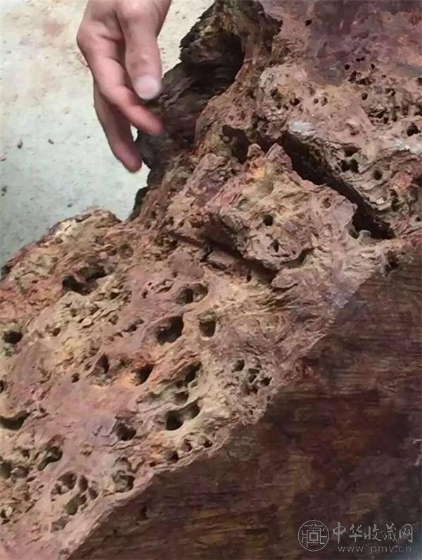 72万元堵黄花梨木 切开后竟成艺术品 (4).jpg