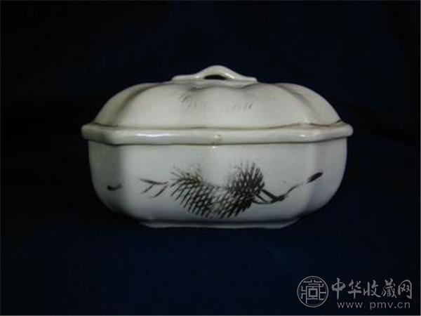 民国瓷器掀起拍卖热潮 (2).jpg