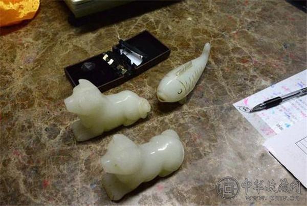 杨女士的两对古董玉器最后被鉴定为是玻璃做的.jpg