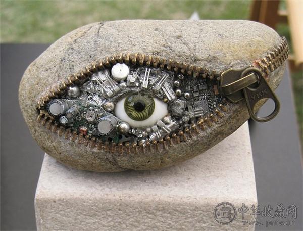 日本艺术家雕刻：疯狂的石头艺术品 (1).jpg