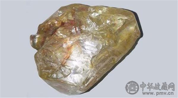 塞拉利昂发现的这颗钻石重706克拉.jpg
