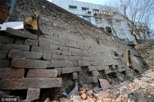 济南拆除违章建筑露出600岁古城墙 (1).jpg 济南拆除违章建筑露出600岁古城墙 (1).jpg