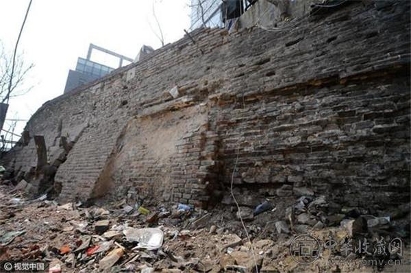 济南拆除违章建筑露出600岁古城墙 (2).jpg 济南拆除违章建筑露出600岁古城墙 (2).jpg