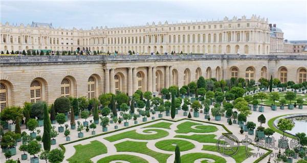 凡尔赛宫今年秋天将展出十位当代艺术家的作品.jpg