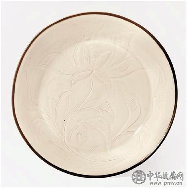 北宋 定窑刻莲纹盘 直径16.5cm.jpg
