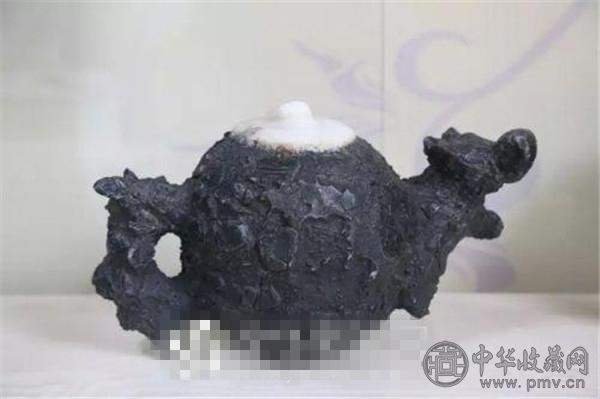 在郑泽民看来，陨石不仅仅是来自外太空的神秘的感觉，而且它是有一种神秘的能量.jpg