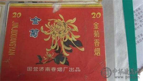 济南一老汉收藏烟盒50年 集齐2万多个 (1).jpg