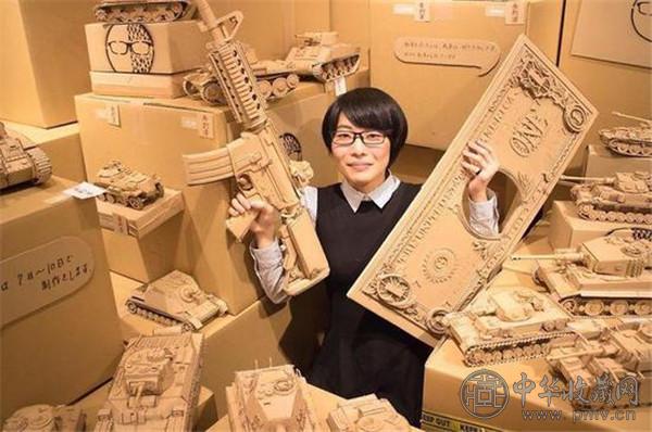 日本艺术家用纸箱造3D坦克模型 (1).jpg