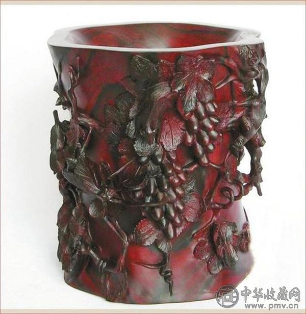 小笔筒逐渐成为收藏中坚力量.jpg