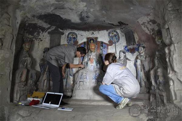 意大利威尼托文化遗产集群专家考察大足石刻舒成岩摩崖造像.jpg 意大利威尼托文化遗产集群专家考察大足石刻舒成岩摩崖造像.jpg