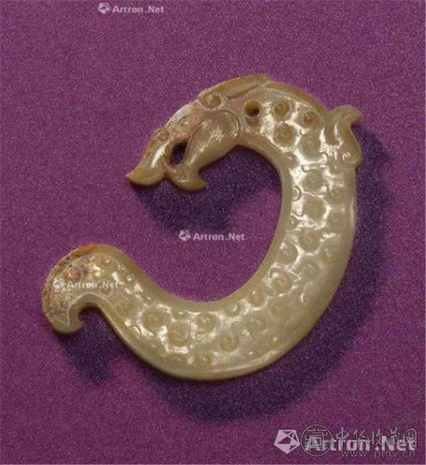 汉代“玉龙形佩”.jpg