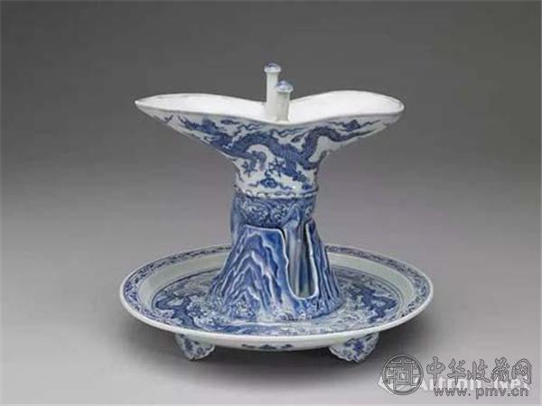 青花波涛龙纹爵杯、爵托盘.jpg 青花波涛龙纹爵杯、爵托盘.jpg