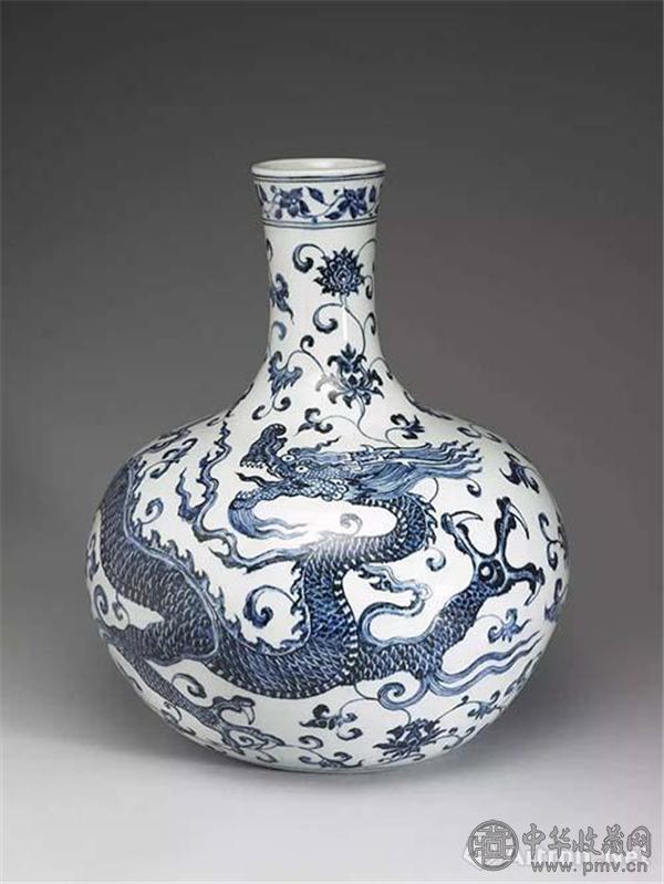 青花穿莲龙纹天球瓶.jpg 青花穿莲龙纹天球瓶.jpg