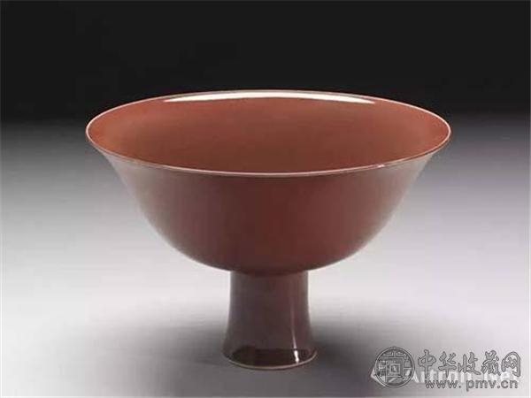 红釉暗龙纹高足碗.jpg 红釉暗龙纹高足碗.jpg