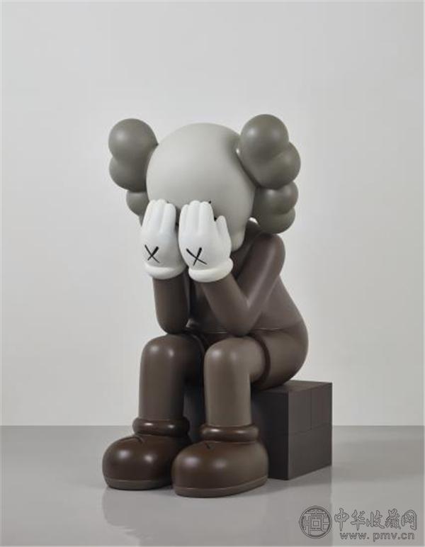 KAWS，《坐着的同伴》.jpg