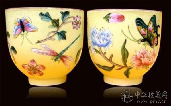 乾隆珐琅彩蝴蝶纹杯.jpg 乾隆珐琅彩蝴蝶纹杯.jpg