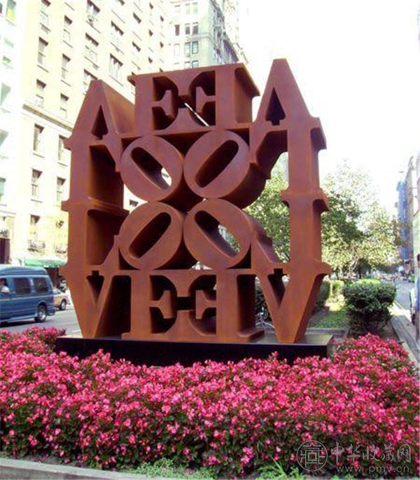 纽约公园大道上的《爱之墙》雕塑.jpg