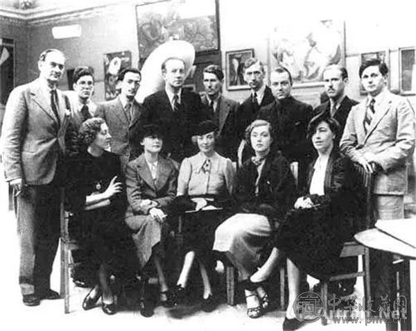 1936年，后排左三是达利，左四就是艾吕雅.jpg