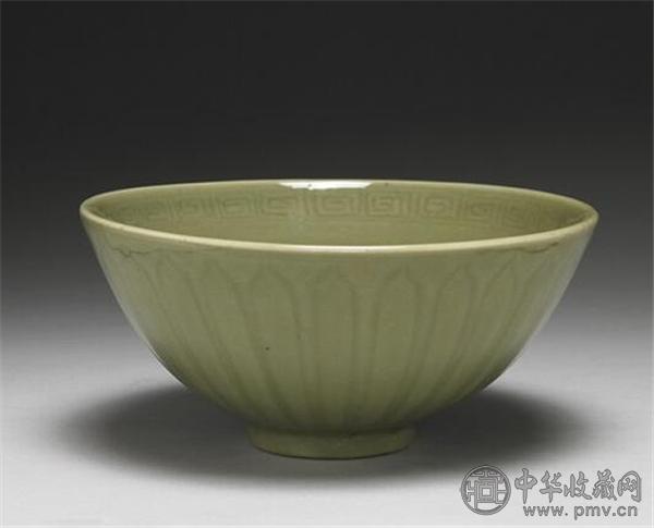明永乐-宣德龙泉窑青瓷划花莲瓣碗.jpg