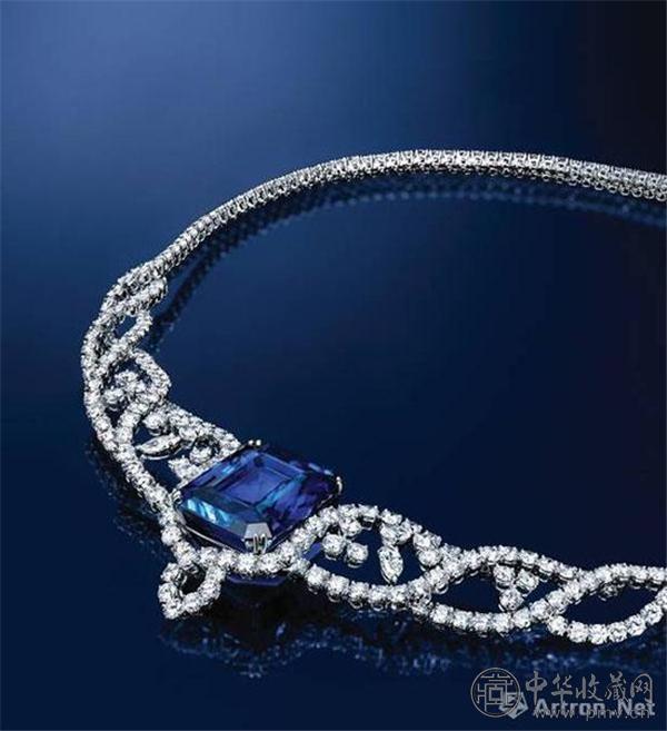 宝诗龙设计，91.95克拉缅甸“皇家蓝”蓝宝石配钻石项鍊.jpg