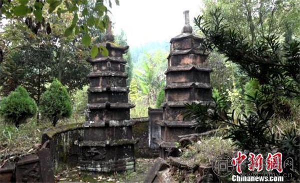 湖南郴州龙岩古寺七层双子墓塔.jpg