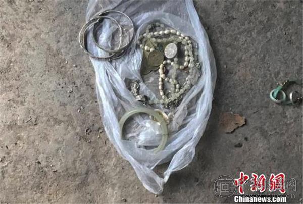 朱某盗窃的物品.jpg