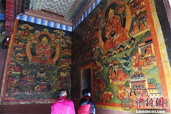 甘肃夏河拉卜楞寺佛殿中.jpg