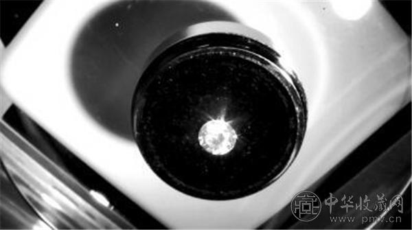 单崇新和团队合成的钻石.jpg 单崇新和团队合成的钻石.jpg