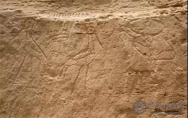 古埃及悬崖上的超大号铭文.jpg
