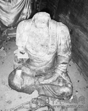 出土的佛造像缺少头部.jpg