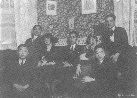 常玉（前排最右）与友人，约1925年在巴黎