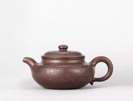 二十世纪 顾景舟制扁腹壶 　　H 8cm、L 17cm